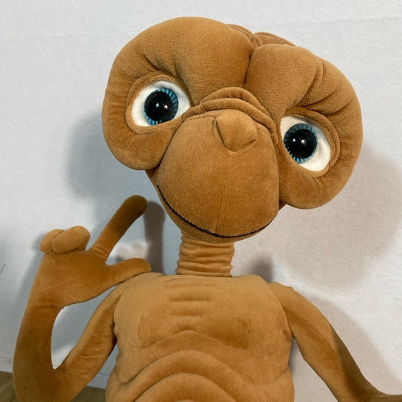Toys R Us 20th Anniversary Taking E.T. Doll 24” speaks & lights up Large Working - Picture 2 of 11